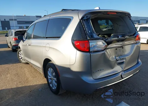 2017 Chrysler Pacifica Touring-L z USA, uszkodzony, nr VIN 2C4RC1BG0HR535250